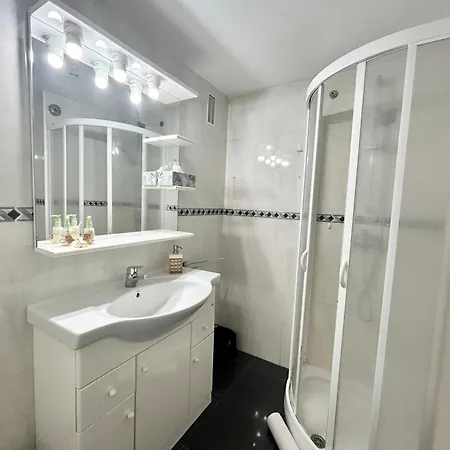 Apartment Beachside - 1 Min Walk To